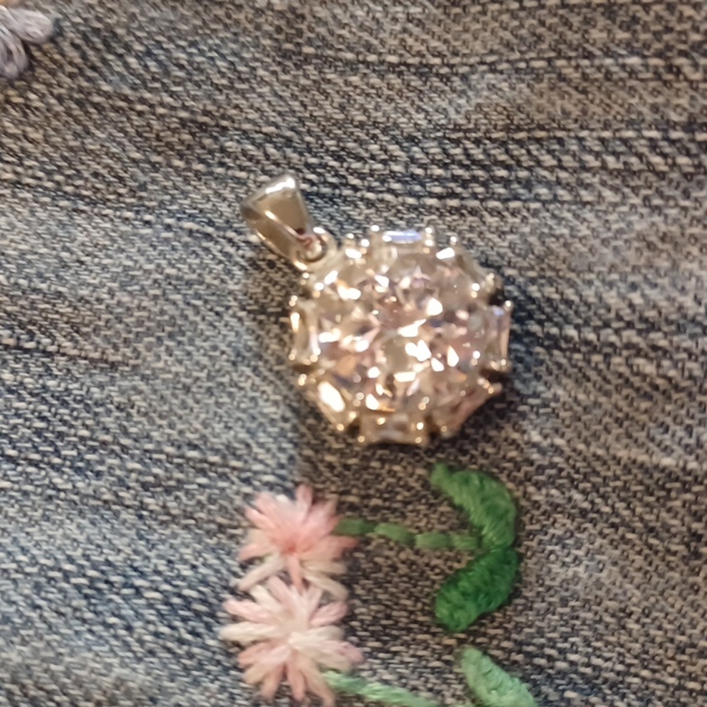 Sterling silver cz pendant. - Picture 3 of 4